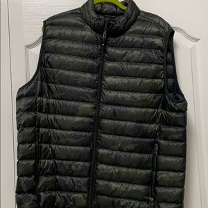 Mens Xl puffer vest like new